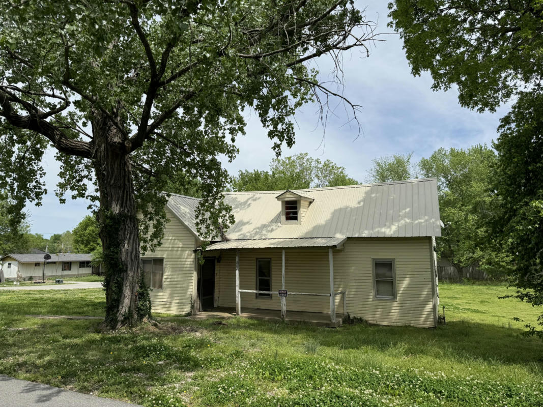 407 S HAZEL ST, GROVE, OK 74344, photo 1 of 26